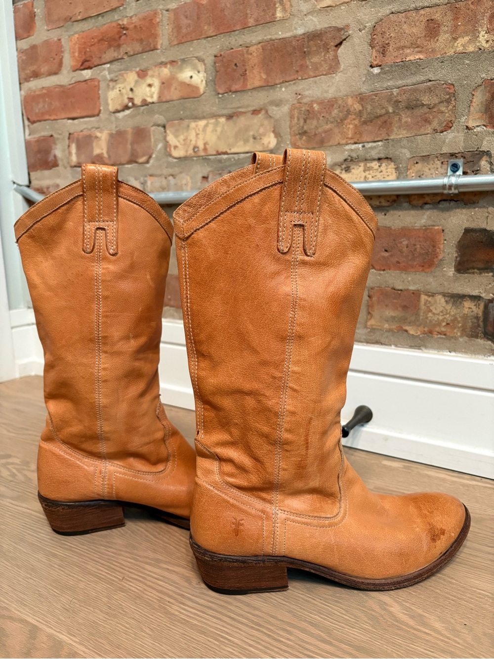Frye Carson pull-on western boots women’s 7  leather cowboy mid-calf brown tan